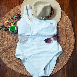 White SWIMSUIT 👙